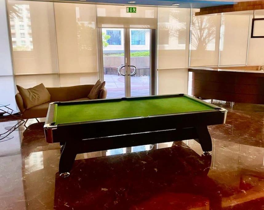 Marina View With Pool, Gym, Tennis Court, 5 Mins To Beach 두바이 외부 사진
