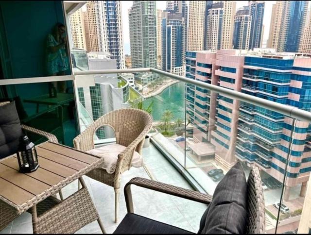 Marina View With Pool, Gym, Tennis Court, 5 Mins To Beach 두바이 외부 사진
